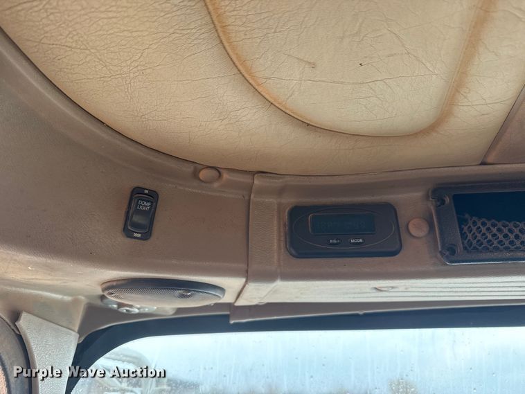 image for item EU5459 2005 International 9200i semi truck