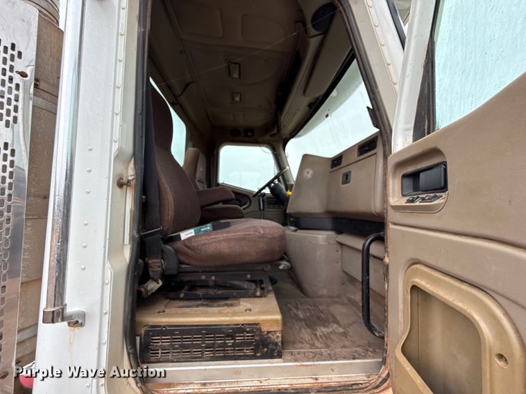 image for item EU5459 2005 International 9200i semi truck