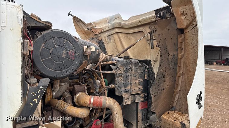 image for item EU5459 2005 International 9200i semi truck