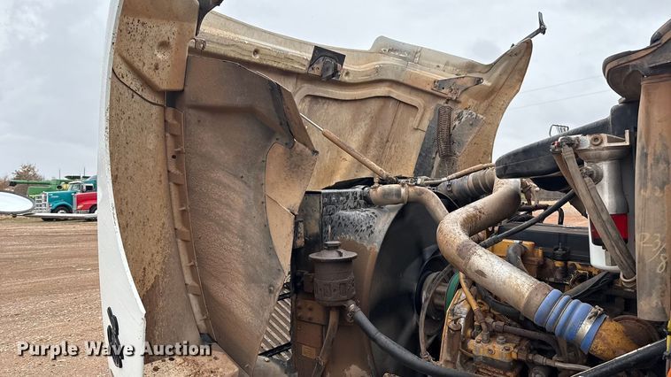 image for item EU5459 2005 International 9200i semi truck