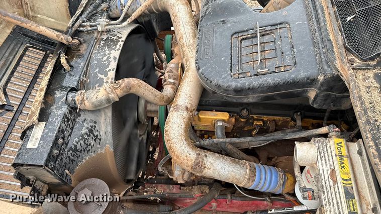 image for item EU5459 2005 International 9200i semi truck