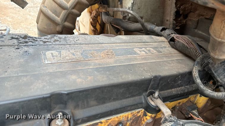 image for item EU5459 2005 International 9200i semi truck