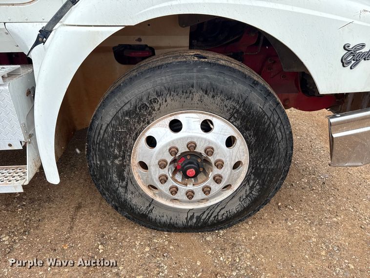 image for item EU5459 2005 International 9200i semi truck