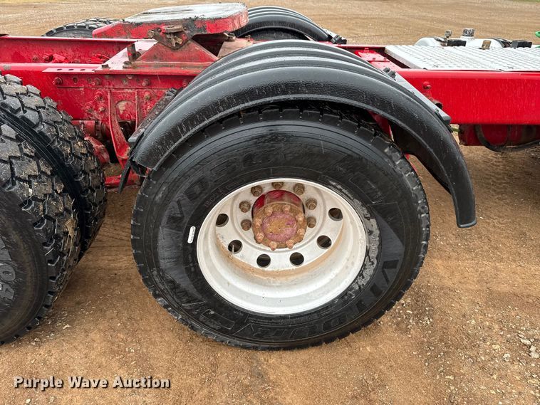 image for item EU5459 2005 International 9200i semi truck