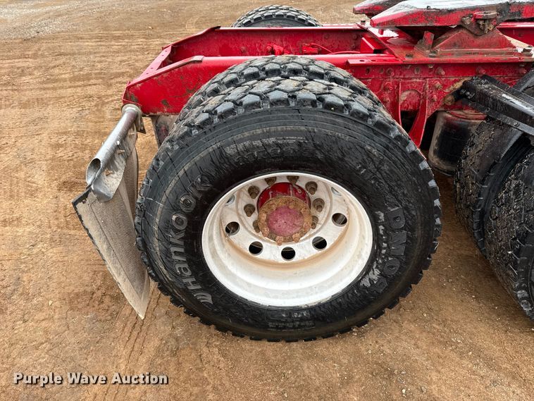 image for item EU5459 2005 International 9200i semi truck