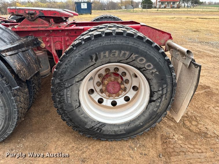 image for item EU5459 2005 International 9200i semi truck