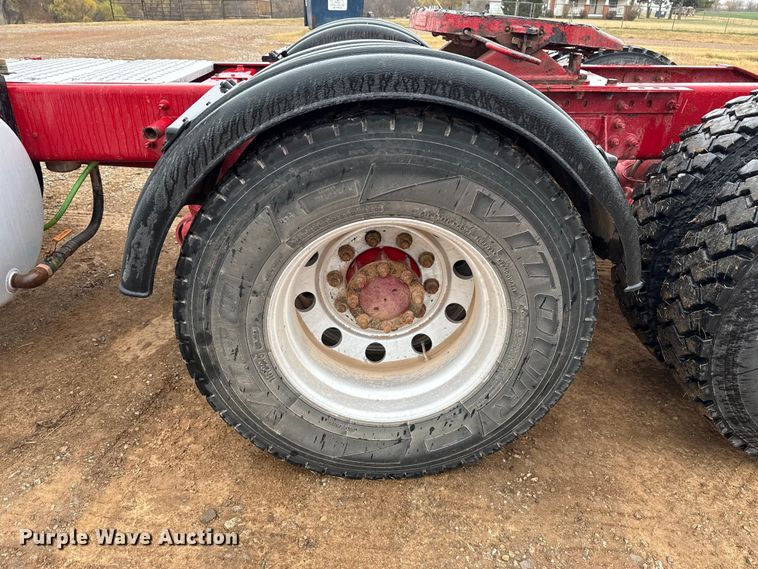 image for item EU5459 2005 International 9200i semi truck