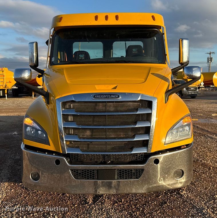 CAMIóN 2021 FREIGHTLINER