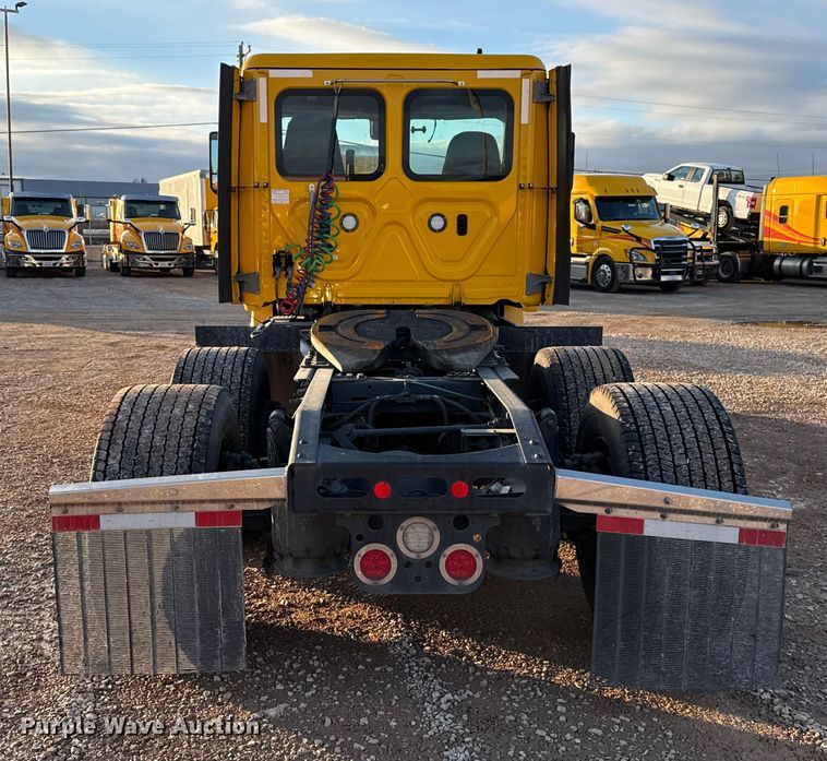 image for item EU5471 2021 Freightliner Cascadia 126 semi truck