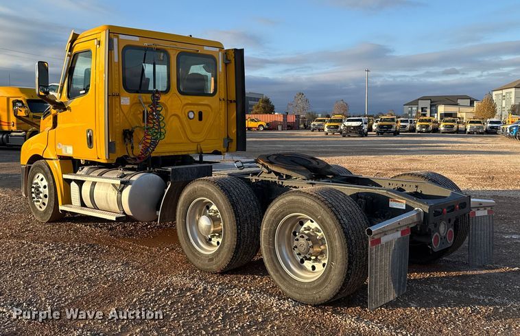 image for item EU5471 2021 Freightliner Cascadia 126 semi truck