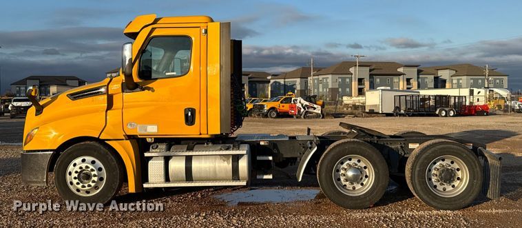 image for item EU5471 2021 Freightliner Cascadia 126 semi truck