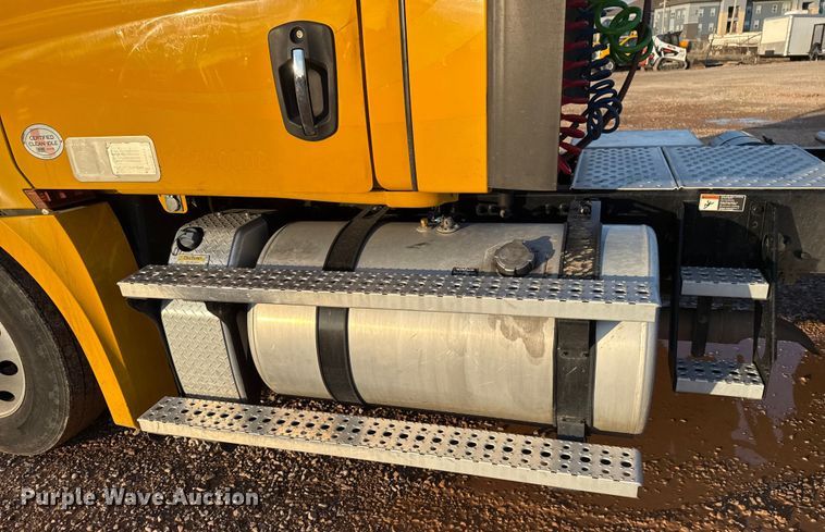 image for item EU5471 2021 Freightliner Cascadia 126 semi truck