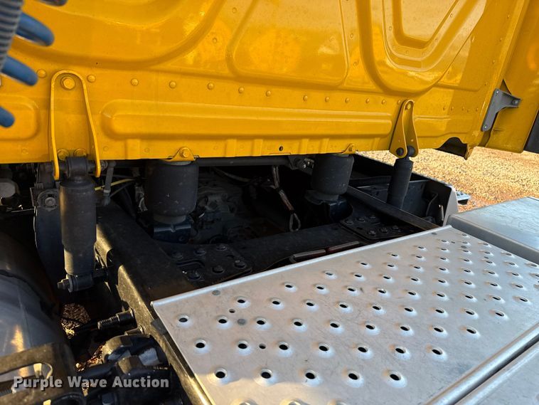 image for item EU5471 2021 Freightliner Cascadia 126 semi truck