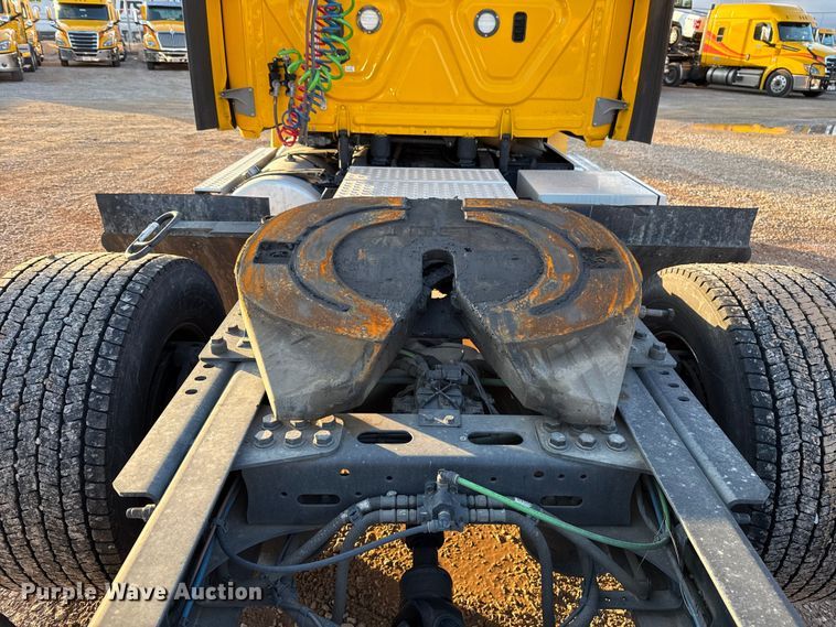 image for item EU5471 2021 Freightliner Cascadia 126 semi truck