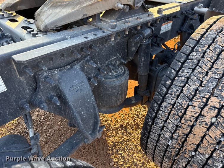 image for item EU5471 2021 Freightliner Cascadia 126 semi truck