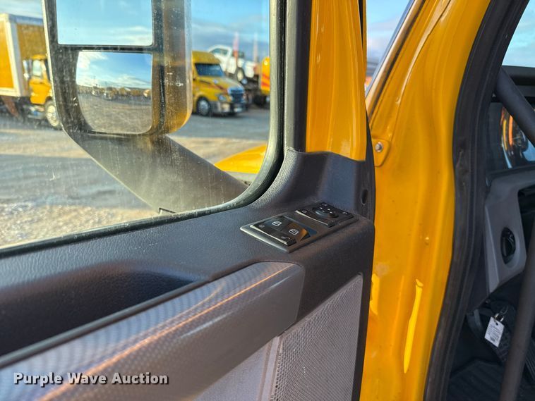 image for item EU5471 2021 Freightliner Cascadia 126 semi truck