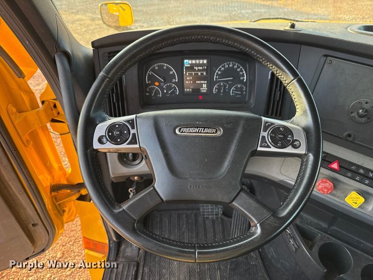 image for item EU5471 2021 Freightliner Cascadia 126 semi truck