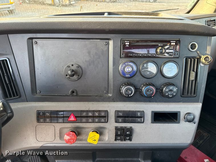 image for item EU5471 2021 Freightliner Cascadia 126 semi truck