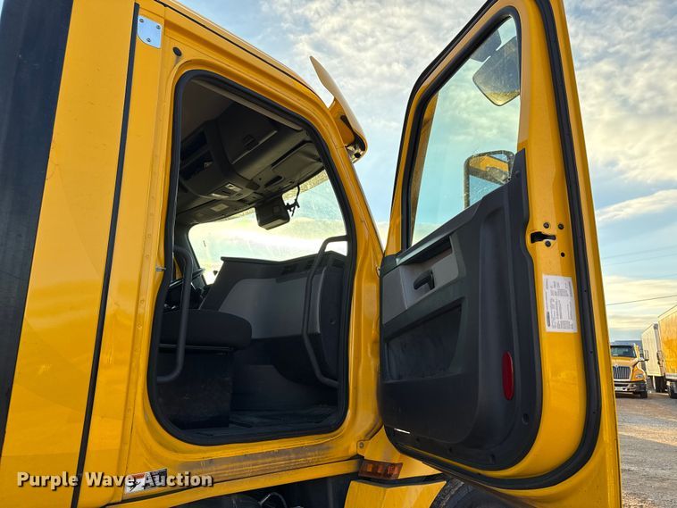 image for item EU5471 2021 Freightliner Cascadia 126 semi truck