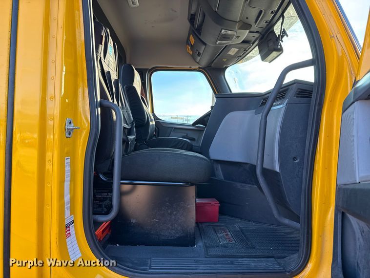 image for item EU5471 2021 Freightliner Cascadia 126 semi truck