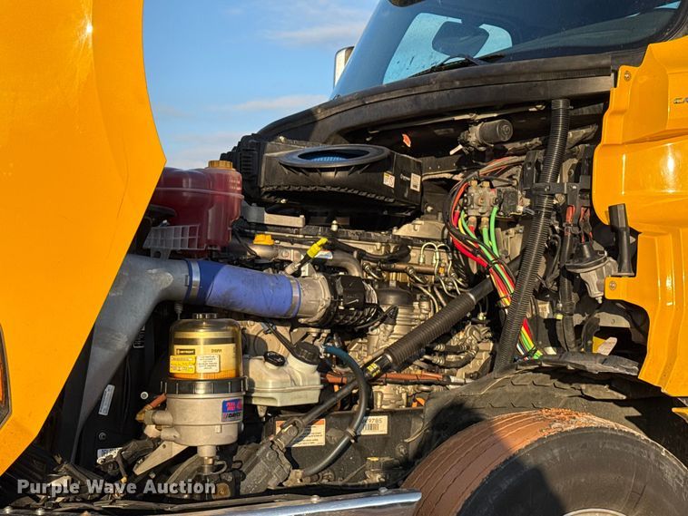 image for item EU5471 2021 Freightliner Cascadia 126 semi truck