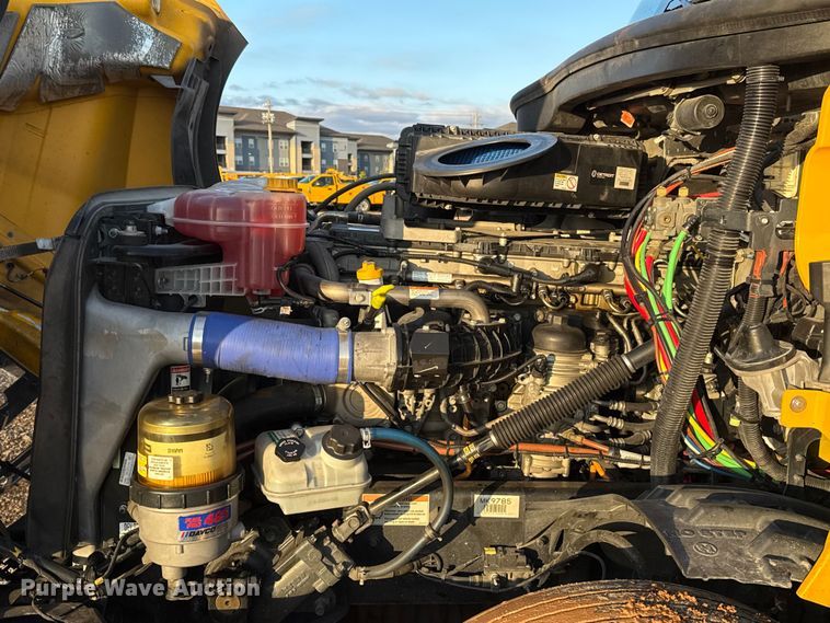 image for item EU5471 2021 Freightliner Cascadia 126 semi truck