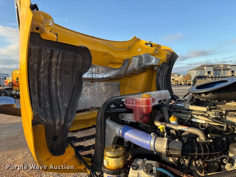 image for item EU5471 2021 Freightliner Cascadia 126 semi truck