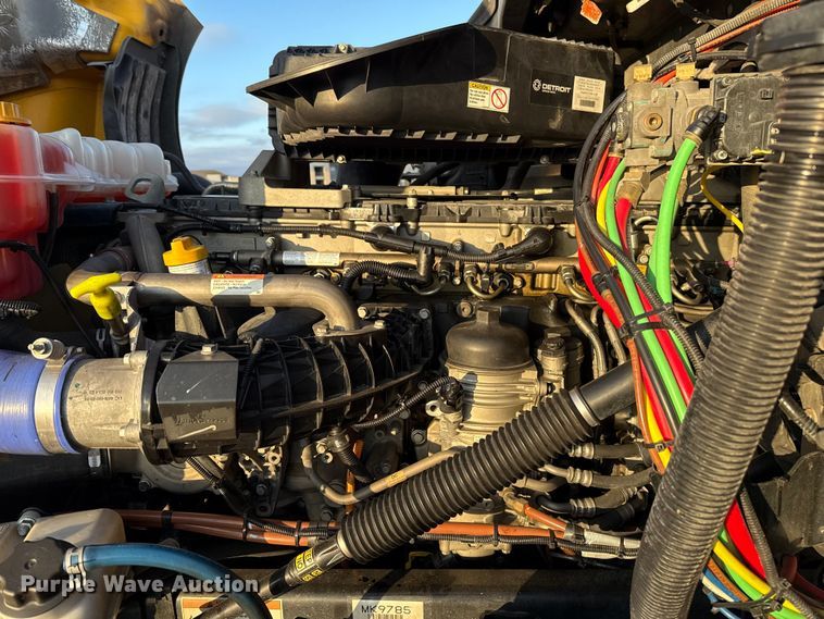 image for item EU5471 2021 Freightliner Cascadia 126 semi truck