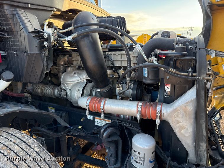 image for item EU5471 2021 Freightliner Cascadia 126 semi truck