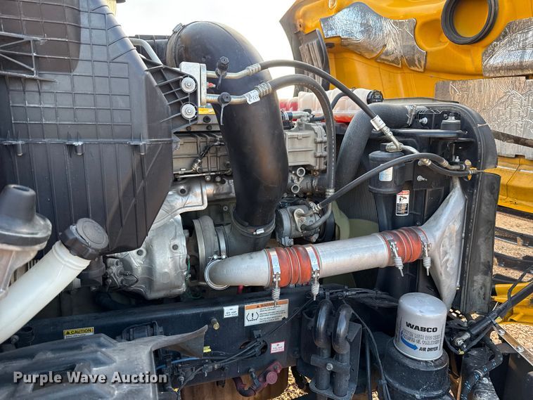 image for item EU5471 2021 Freightliner Cascadia 126 semi truck