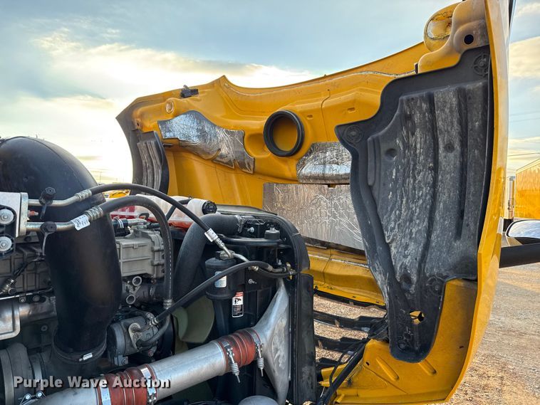 image for item EU5471 2021 Freightliner Cascadia 126 semi truck