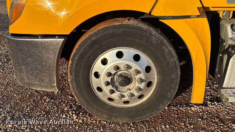 image for item EU5471 2021 Freightliner Cascadia 126 semi truck