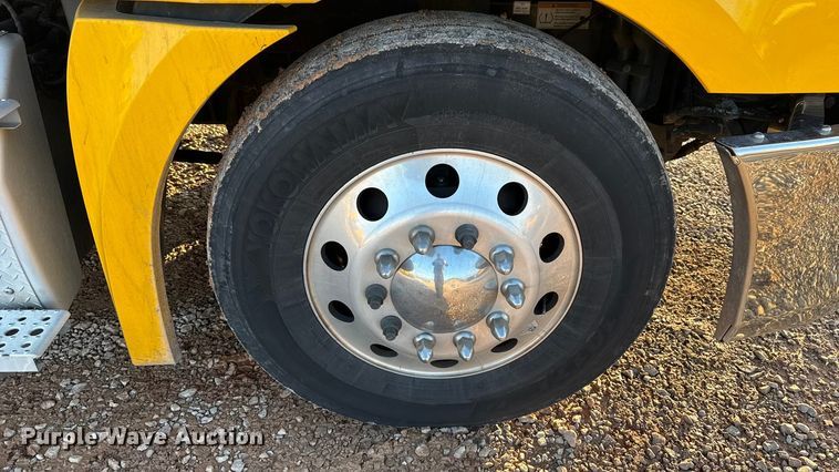 image for item EU5471 2021 Freightliner Cascadia 126 semi truck