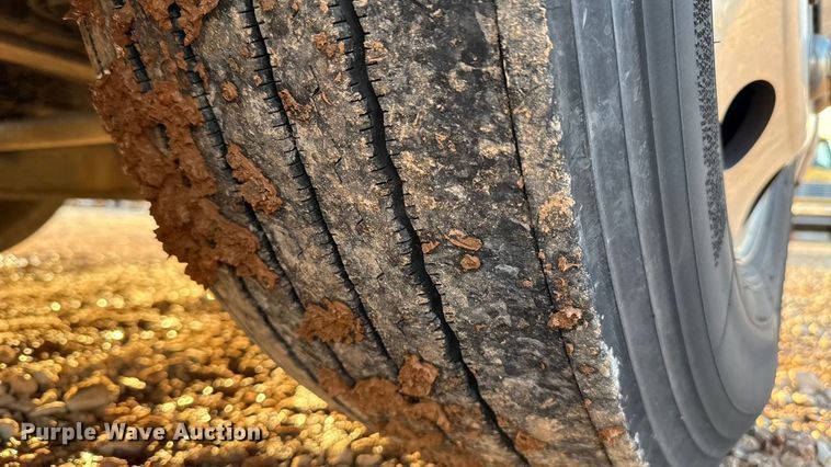 image for item EU5471 2021 Freightliner Cascadia 126 semi truck