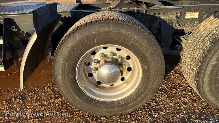 image for item EU5471 2021 Freightliner Cascadia 126 semi truck