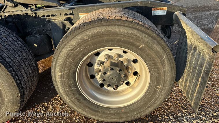 image for item EU5471 2021 Freightliner Cascadia 126 semi truck