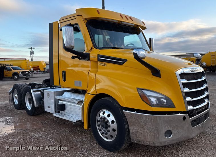 CAMIóN 2022 FREIGHTLINER