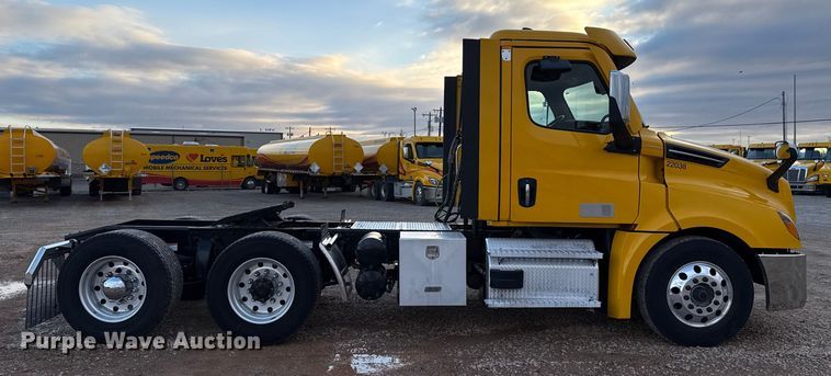 CAMIóN 2022 FREIGHTLINER