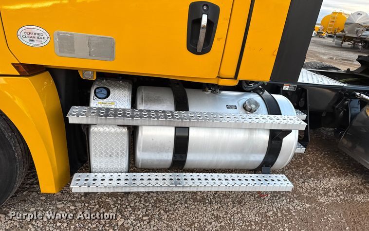 image for item EU5472 2022 Freightliner Cascadia 126 semi truck