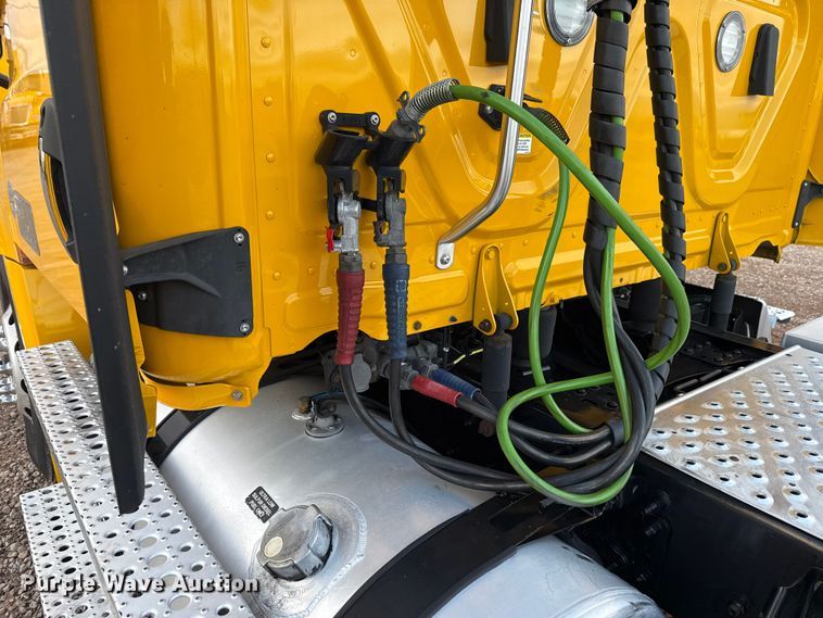 image for item EU5472 2022 Freightliner Cascadia 126 semi truck