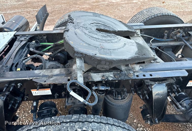 image for item EU5472 2022 Freightliner Cascadia 126 semi truck