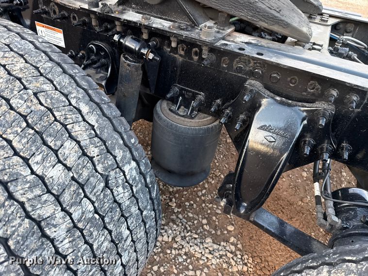 image for item EU5472 2022 Freightliner Cascadia 126 semi truck