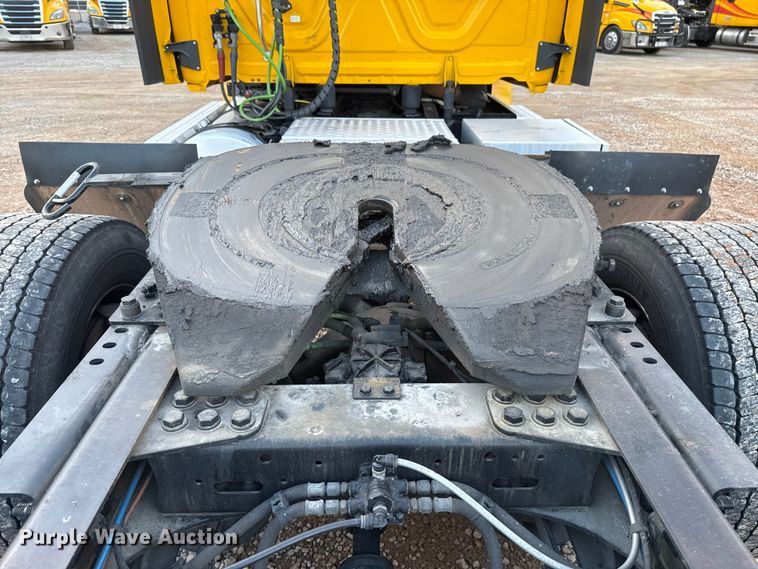 image for item EU5472 2022 Freightliner Cascadia 126 semi truck