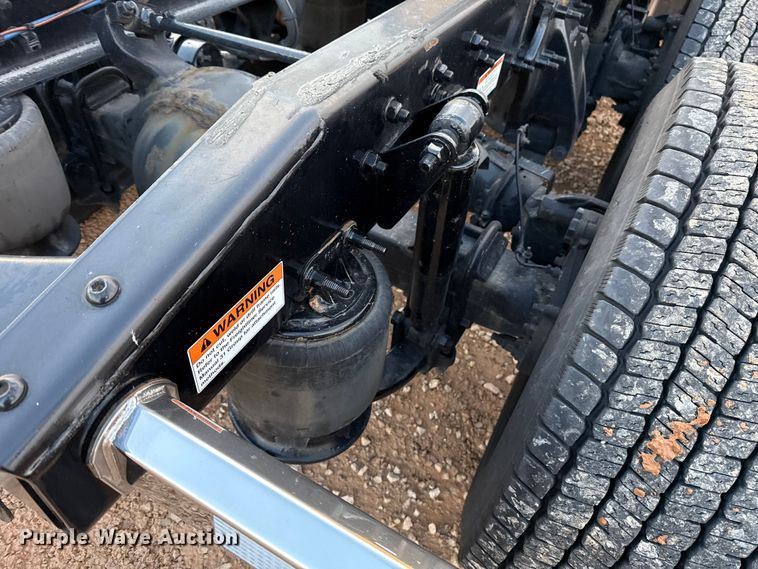 image for item EU5472 2022 Freightliner Cascadia 126 semi truck