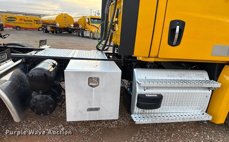 image for item EU5472 2022 Freightliner Cascadia 126 semi truck