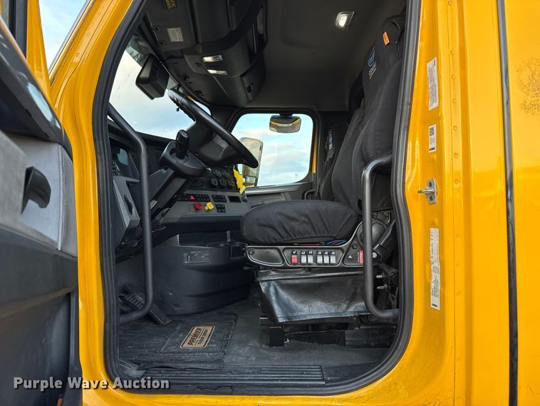 image for item EU5472 2022 Freightliner Cascadia 126 semi truck