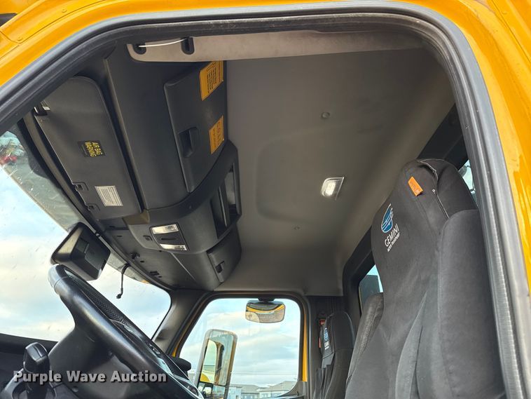 image for item EU5472 2022 Freightliner Cascadia 126 semi truck