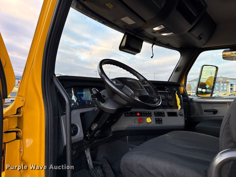 image for item EU5472 2022 Freightliner Cascadia 126 semi truck