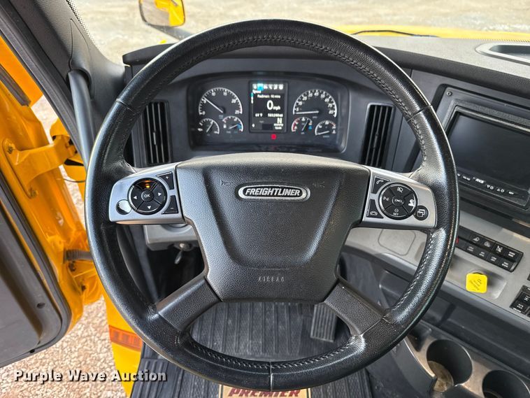 image for item EU5472 2022 Freightliner Cascadia 126 semi truck