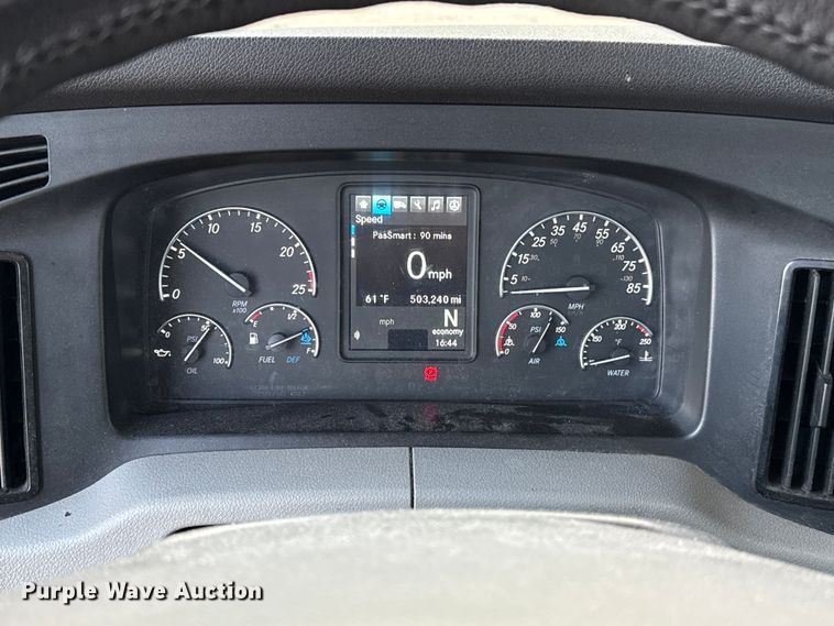 image for item EU5472 2022 Freightliner Cascadia 126 semi truck